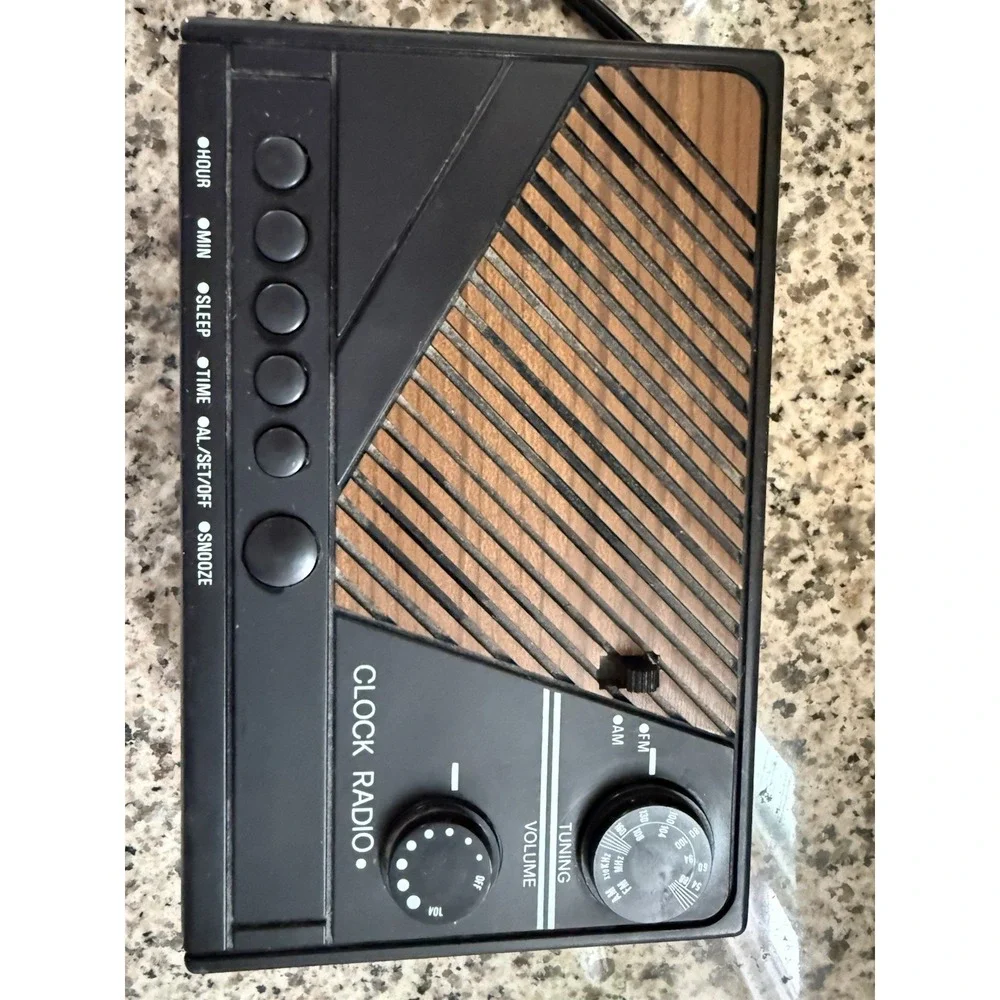 Vintage Electro Brand wood grain look alarm clock radio digital  WORKS